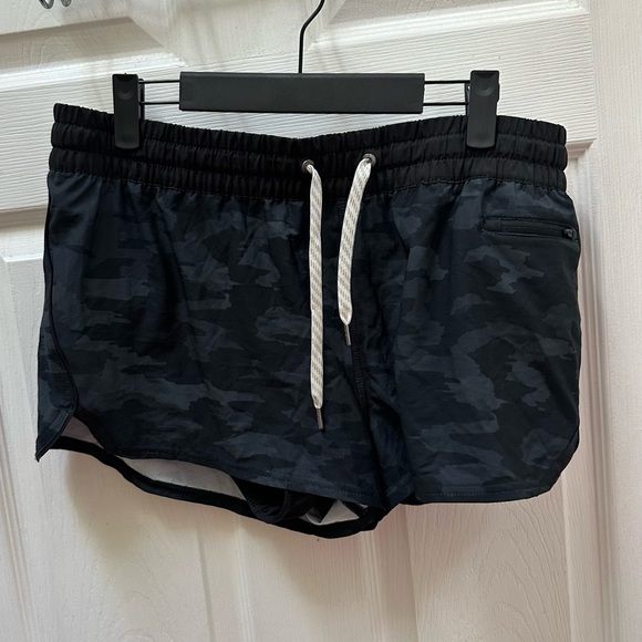 Pants - Vuori Clementine Shorts Women's 2.5" Black Camo Athletic Shorts
